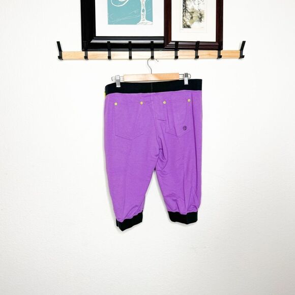 Zumba NWT! Shake Your Shuttle Capri Pants Orchid Purple Black Waistband Size L - Picture 4 of 9
